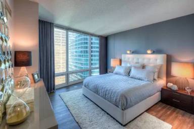 Main picture of 371 E Ohio St