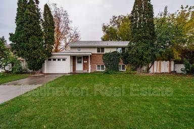 Main picture of 615 Crestview Ave