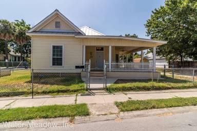 Main picture of 1211 S Main Ave