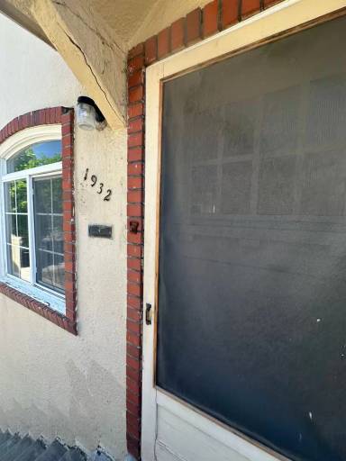 Main picture of 1932 Erie St