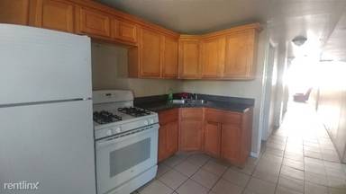 Main picture of 2626 W Adams St