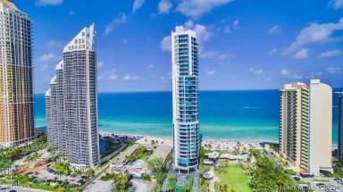Main picture of 17475 Collins Ave