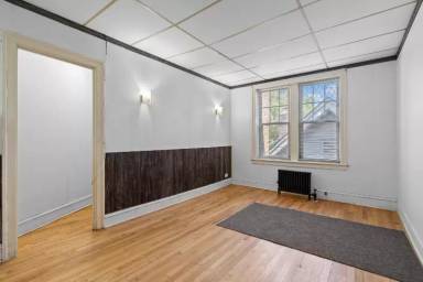 Main picture of 1440 W Howard St