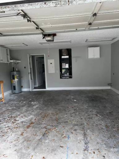 Main picture of 141 Lakeside Dr