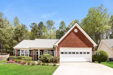 Main picture of 175 Lake Cove Approach