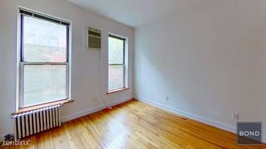 Main picture of 213 E 84th St