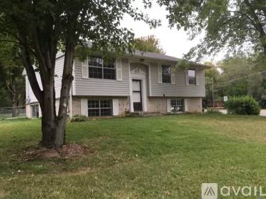 Main picture of 1402 W 2nd St