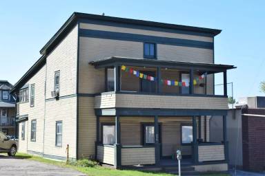 Main picture of 251 Main St