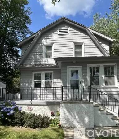 Main picture of 17 E Meyran Ave