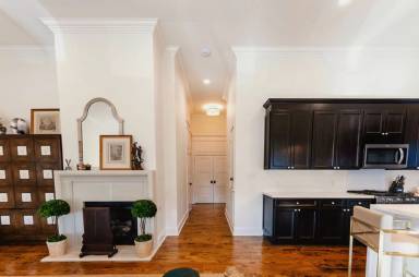 Main picture of 2070 E Walnut St