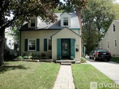 Main picture of 212 N Alexander Ave