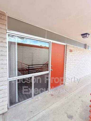 Main picture of 20 N Leonora Ave