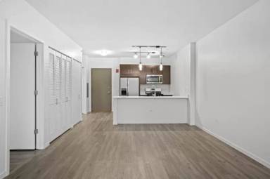 Main picture of 3768 N Halsted St