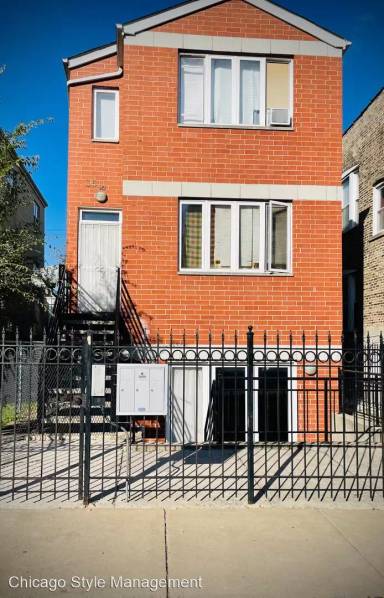 Main picture of 3518 W Lexington St