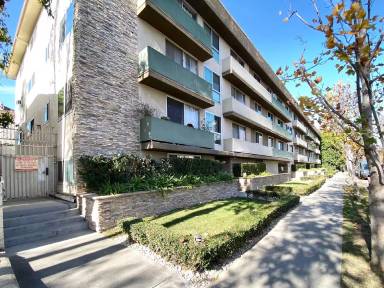 Main picture of 525 N Sycamore Ave Apartments