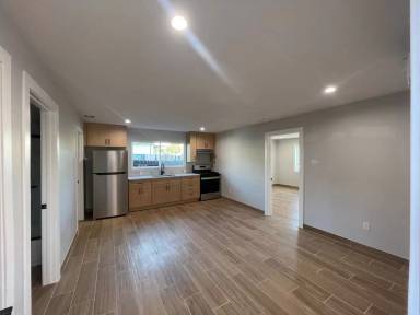 Main picture of 4620 Compton Ave