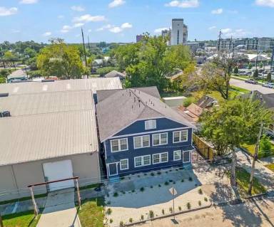 Main picture of 305 Roberts St
