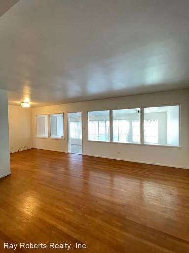 Main picture of 11111 Pickford Way