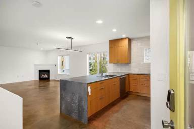 Main picture of 243 11th Ave E