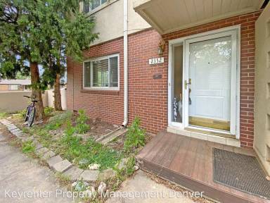 Main picture of 2324 S Race St