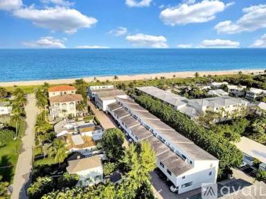 Main picture of 250 S Ocean Blvd