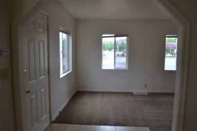 Main picture of 898 Plymouth Dr NE
