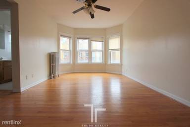 Main picture of 3910-28 N Pine Grove Ave