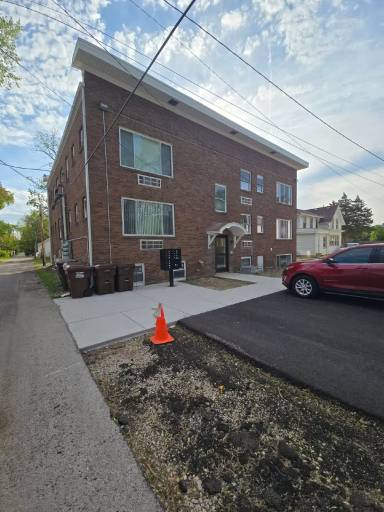 Main picture of 920 N Church St