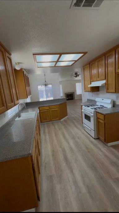 Main picture of 550 Zinfandel St