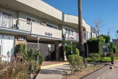 Main picture of 6464 Woodman Ave