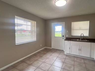 Main picture of 2207 S 34th St