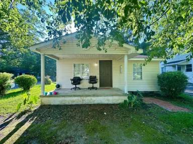 Main picture of 1096 Fountain St