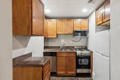 Main picture of 1931 Chestnut St