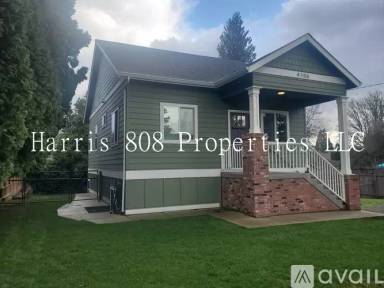Main picture of 4106 SE Llewellyn St