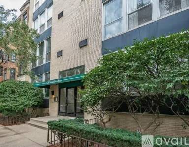Main picture of 1425 N Dearborn St