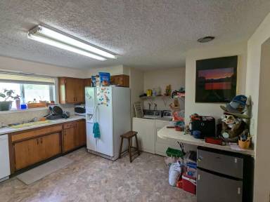 Main picture of 825 W Villard St