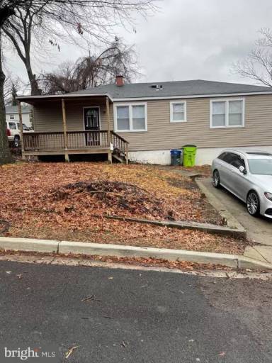 Main picture of 617 Clovis Ave