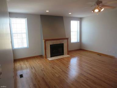 Main picture of 2032 W Division St