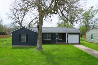 Main picture of 208 Laurel St