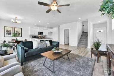 Main picture of 1453 W Woodchest St