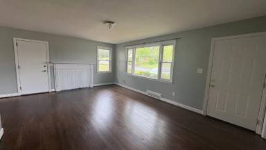 Main picture of 142 Overbrook Cir