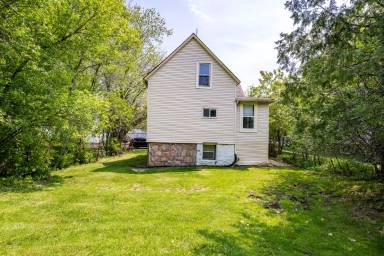 Main picture of 621 E 10th St
