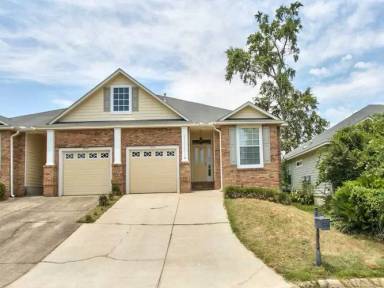 Main picture of 5512 Hampton Woods Way