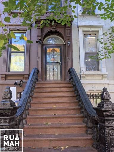 Main picture of 464 Willoughby Ave