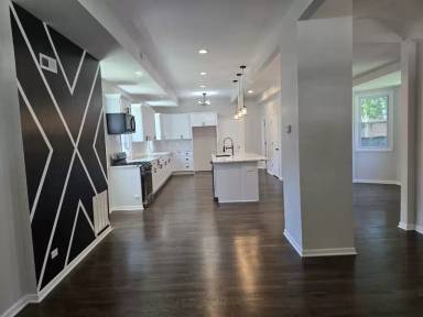 Main picture of 429 W 102nd Pl