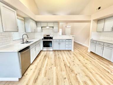 Main picture of 460 W Palo Alto Ave