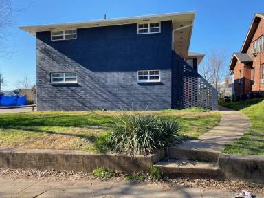 Main picture of 1705 Laurel Ave