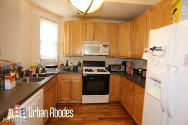 Main picture of 2430 N Marshfield Ave