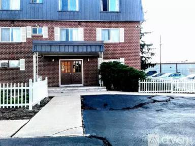 Main picture of 215 Marble St