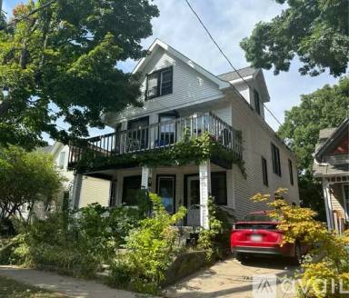 Main picture of 1340 E Dayton St